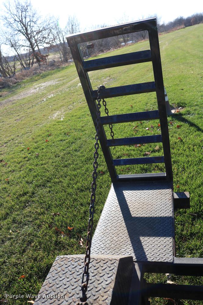 image for item EE9944 2001 R-B equipment trailer