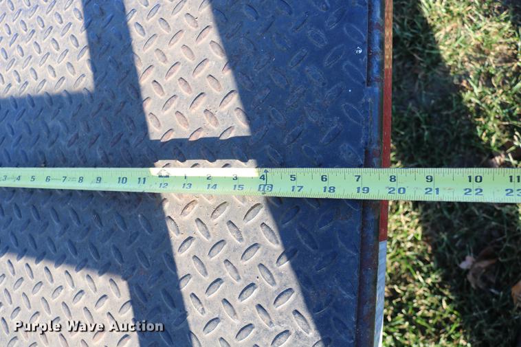 image for item EE9944 2001 R-B equipment trailer