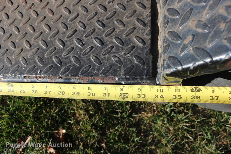 image for item EE9944 2001 R-B equipment trailer