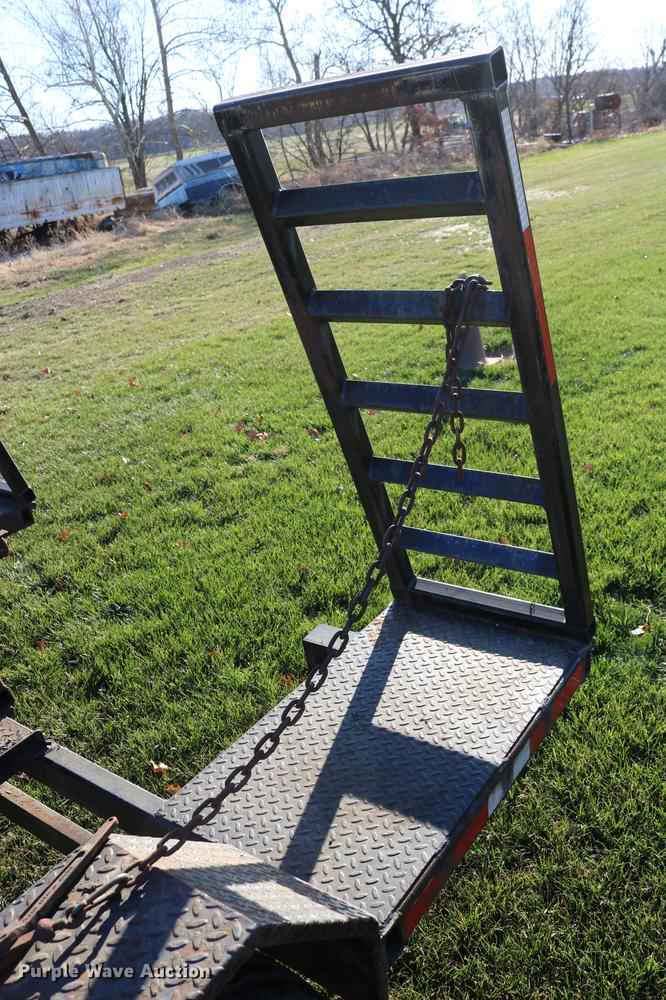 image for item EE9944 2001 R-B equipment trailer