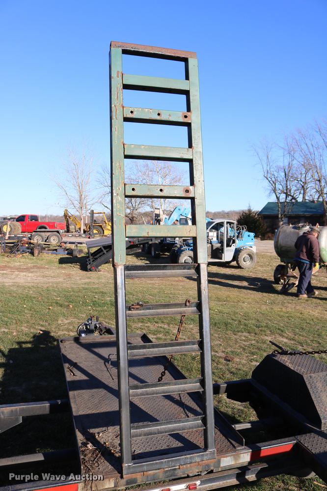 image for item EE9944 2001 R-B equipment trailer