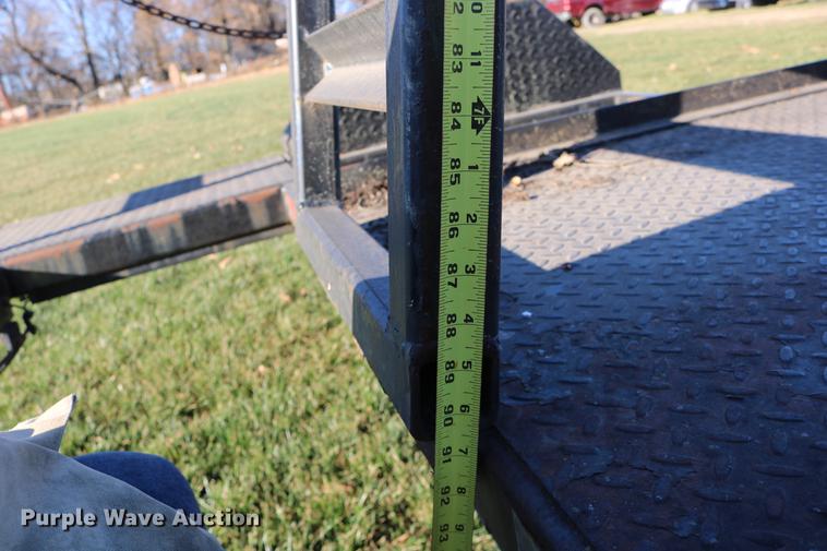 image for item EE9944 2001 R-B equipment trailer