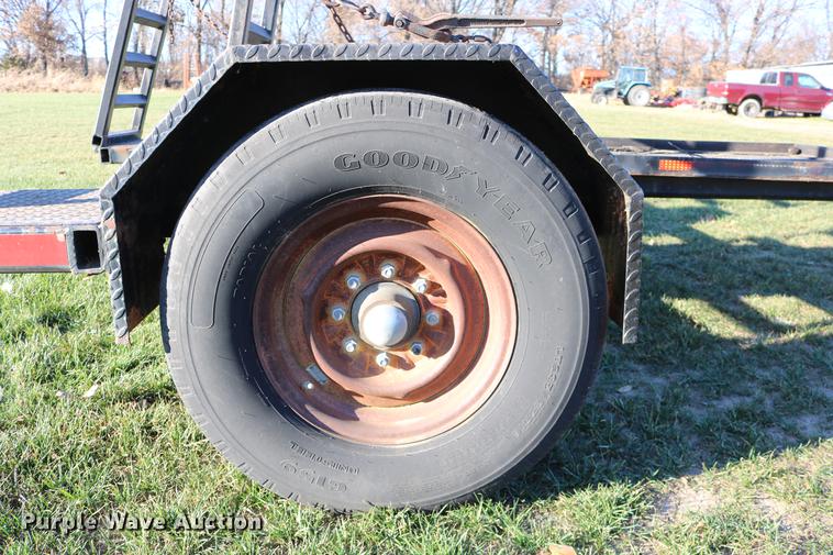 image for item EE9944 2001 R-B equipment trailer