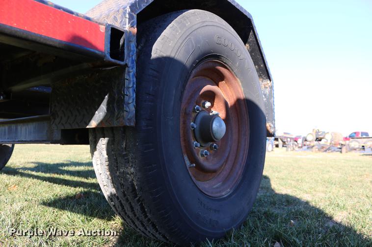 image for item EE9944 2001 R-B equipment trailer