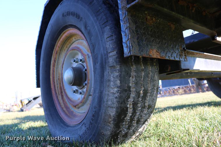 image for item EE9944 2001 R-B equipment trailer