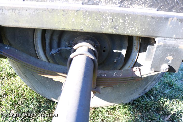 image for item EE9944 2001 R-B equipment trailer