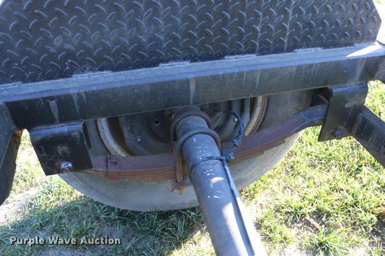 image for item EE9944 2001 R-B equipment trailer