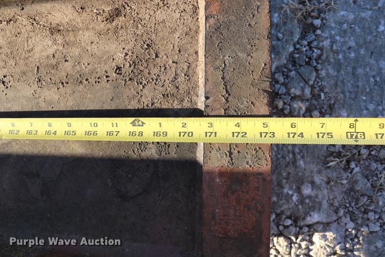 image for item EE9948 (2) steel lifting bars