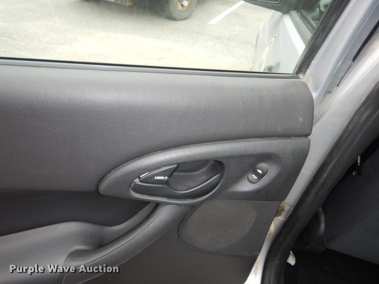 image for item J5600 2002 Ford Focus SE