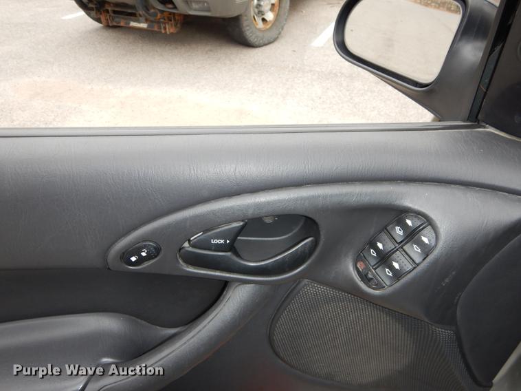 image for item J5600 2002 Ford Focus SE