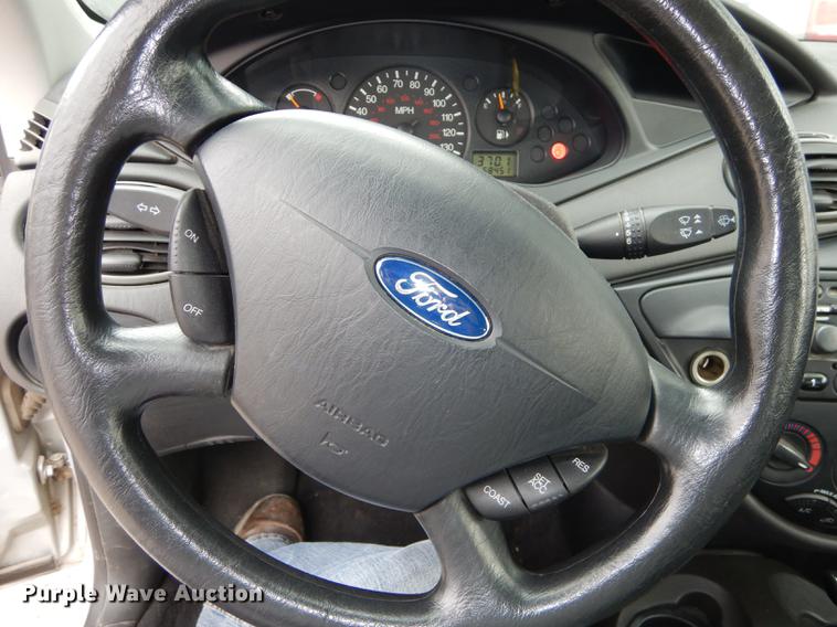 image for item J5600 2002 Ford Focus SE