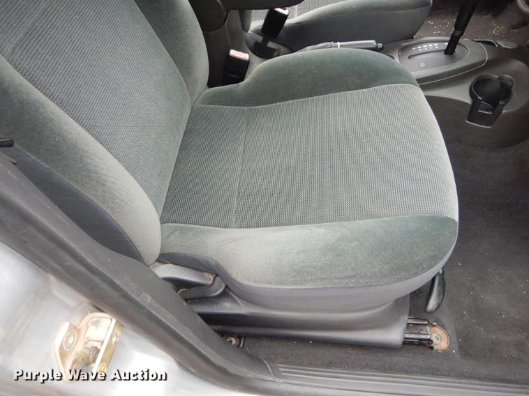 image for item J5600 2002 Ford Focus SE