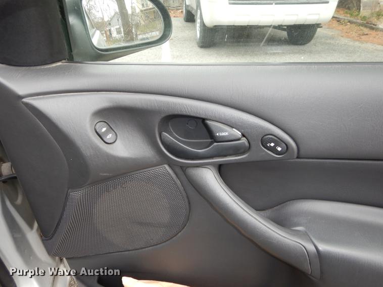 image for item J5600 2002 Ford Focus SE