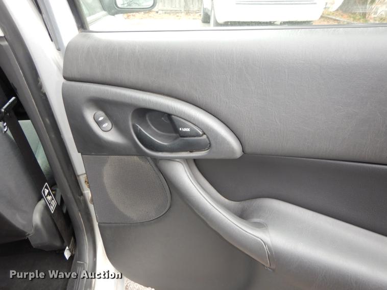 image for item J5600 2002 Ford Focus SE