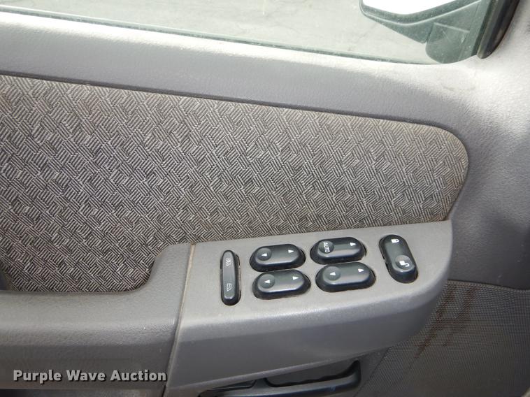 image for item J5602 2003 Ford Explorer SUV