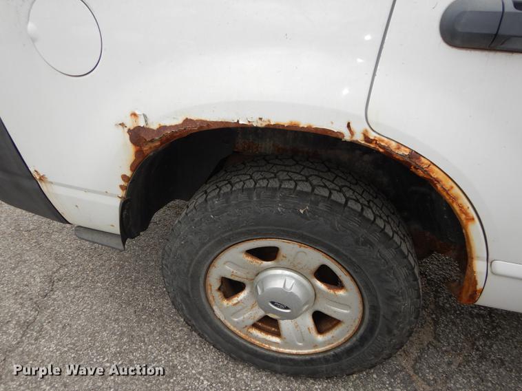 image for item J5602 2003 Ford Explorer SUV