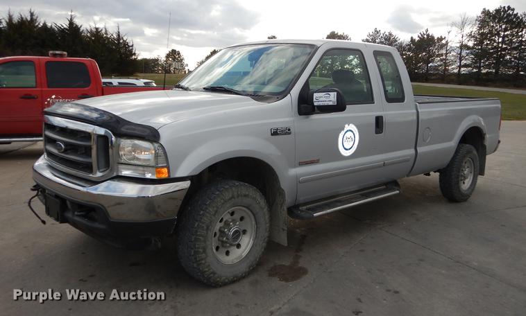 image for item J5624 2003 Ford F250 Super Duty XLT SuperCab pickup truck