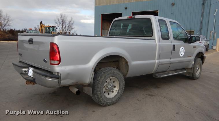 image for item J5624 2003 Ford F250 Super Duty XLT SuperCab pickup truck