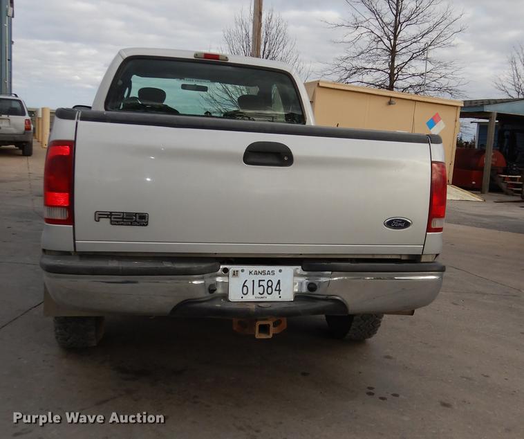 image for item J5624 2003 Ford F250 Super Duty XLT SuperCab pickup truck