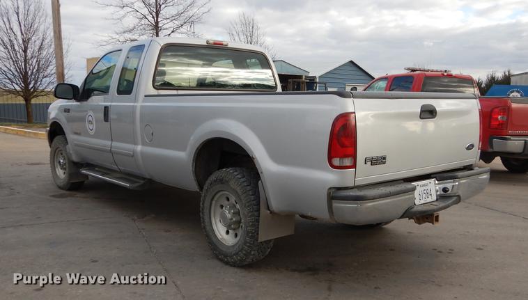 image for item J5624 2003 Ford F250 Super Duty XLT SuperCab pickup truck
