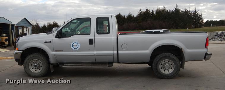 image for item J5624 2003 Ford F250 Super Duty XLT SuperCab pickup truck