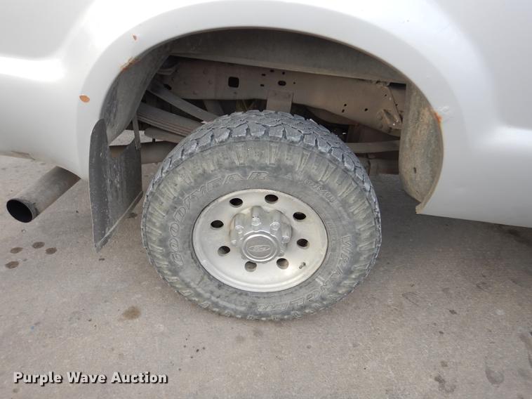 image for item J5624 2003 Ford F250 Super Duty XLT SuperCab pickup truck