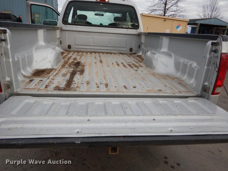 image for item J5624 2003 Ford F250 Super Duty XLT SuperCab pickup truck