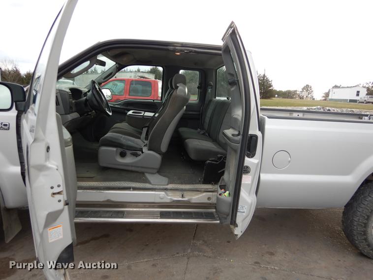 image for item J5624 2003 Ford F250 Super Duty XLT SuperCab pickup truck