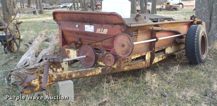 image for item K6300 New Holland 516 manure spreader