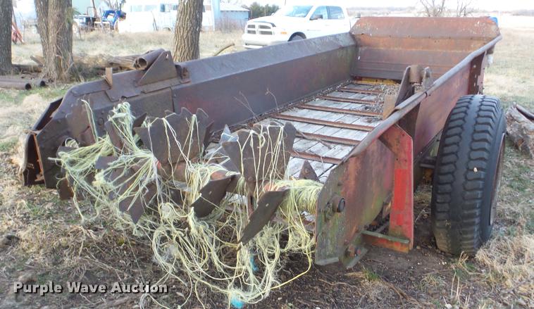 image for item K6300 New Holland 516 manure spreader
