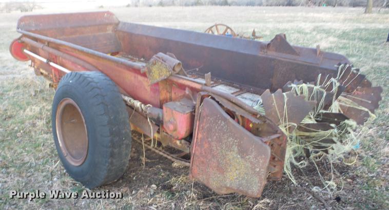 image for item K6300 New Holland 516 manure spreader