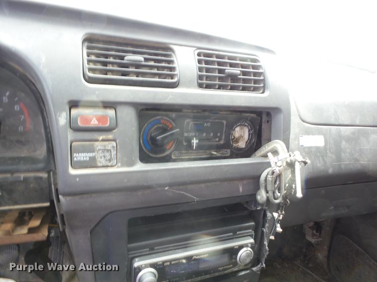 image for item K6305 1998 Nissan Frontier King Cab pickup truck