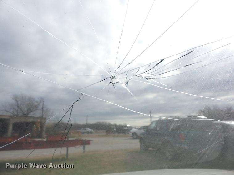 image for item K6305 1998 Nissan Frontier King Cab pickup truck