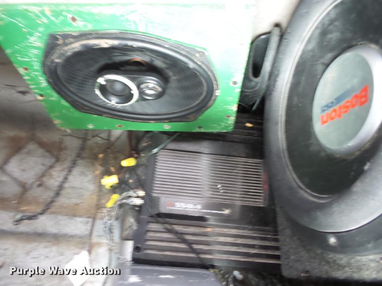 image for item K6305 1998 Nissan Frontier King Cab pickup truck