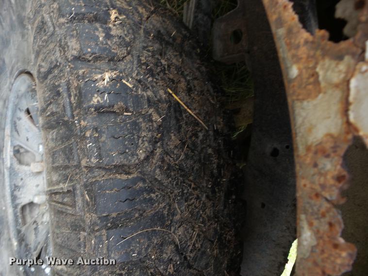 image for item K6305 1998 Nissan Frontier King Cab pickup truck