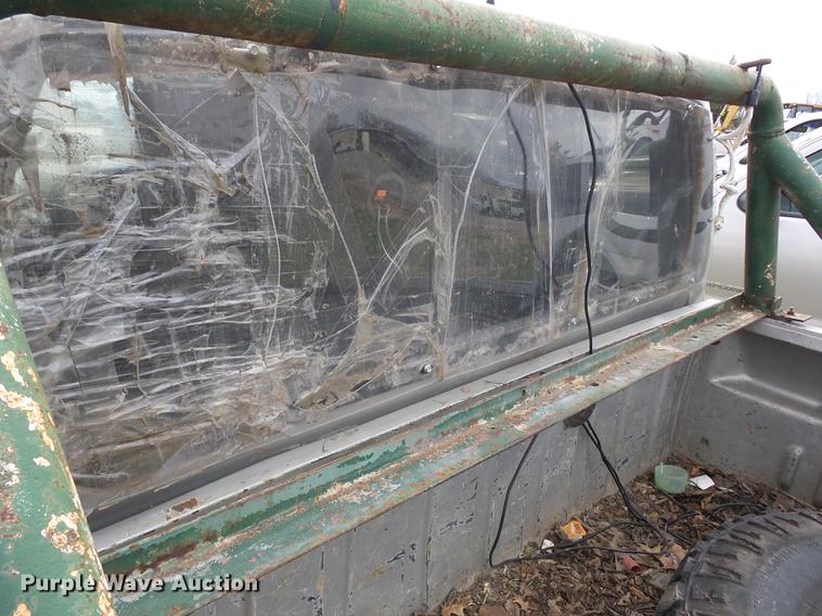 image for item K6305 1998 Nissan Frontier King Cab pickup truck