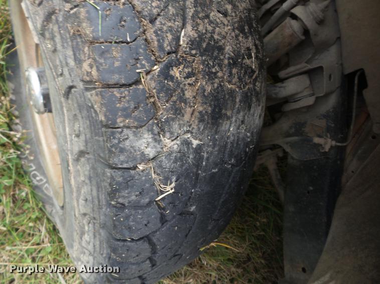 image for item K6305 1998 Nissan Frontier King Cab pickup truck