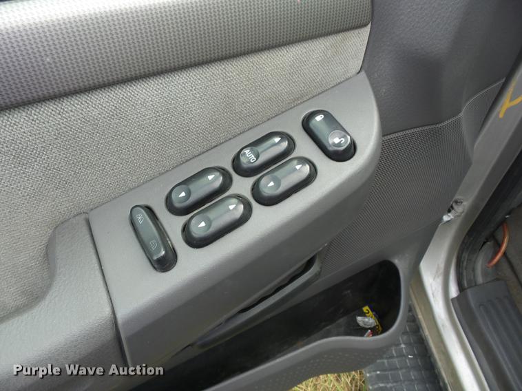 image for item K6308 2004 Ford Explorer SUV