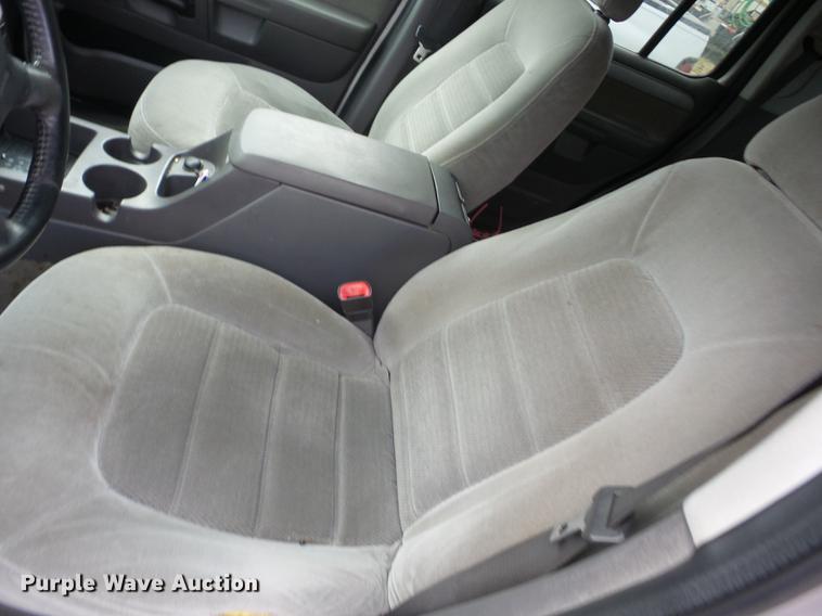 image for item K6308 2004 Ford Explorer SUV