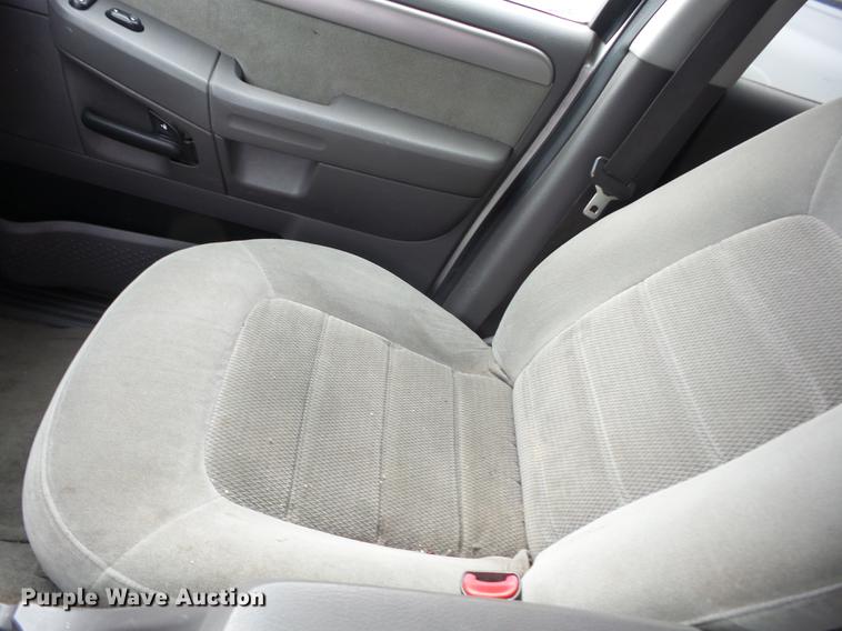 image for item K6308 2004 Ford Explorer SUV