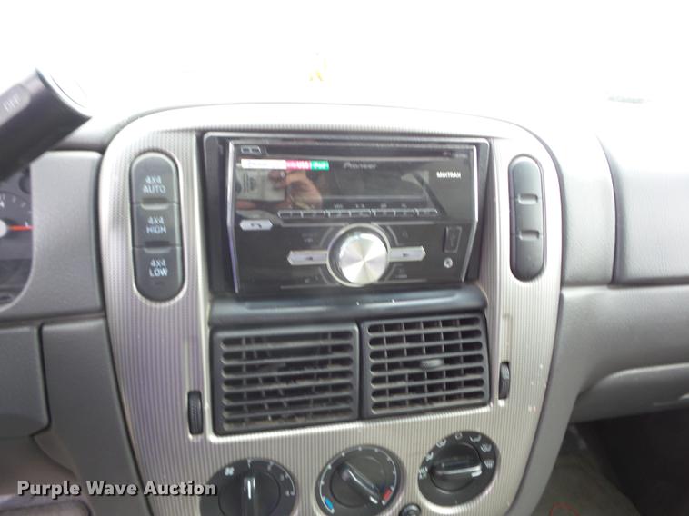 image for item K6308 2004 Ford Explorer SUV