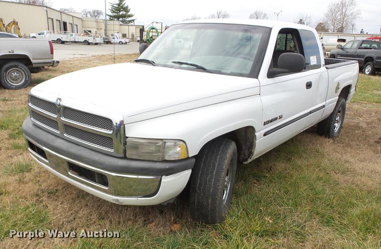 image for item K6309 2000 Dodge Ram 1500 Quad Cab pickup truck