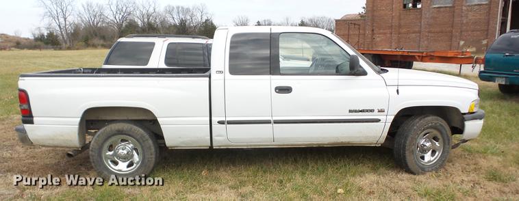 image for item K6309 2000 Dodge Ram 1500 Quad Cab pickup truck