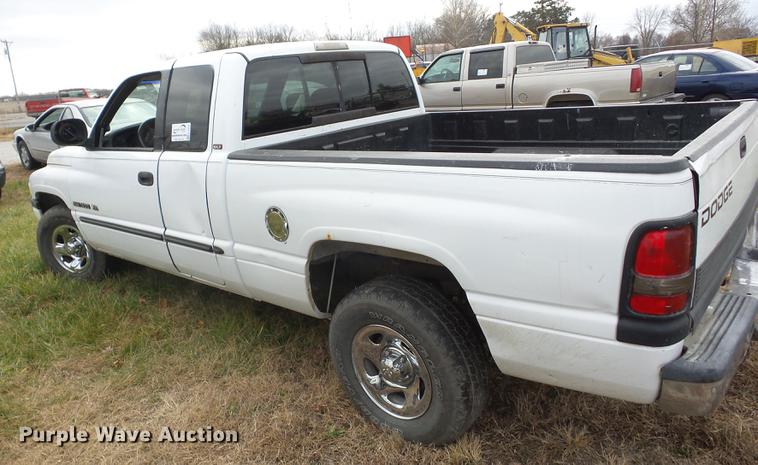 image for item K6309 2000 Dodge Ram 1500 Quad Cab pickup truck