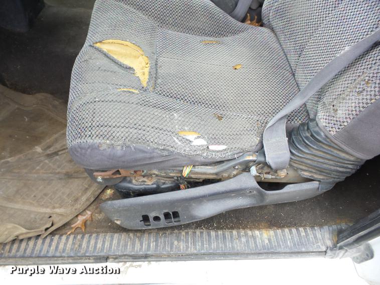 image for item K6309 2000 Dodge Ram 1500 Quad Cab pickup truck