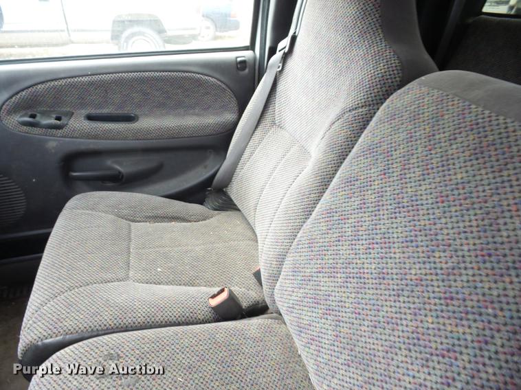 image for item K6309 2000 Dodge Ram 1500 Quad Cab pickup truck