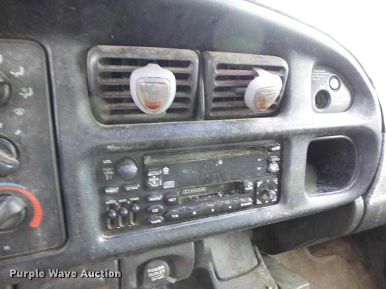 image for item K6309 2000 Dodge Ram 1500 Quad Cab pickup truck