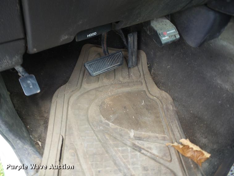 image for item K6309 2000 Dodge Ram 1500 Quad Cab pickup truck