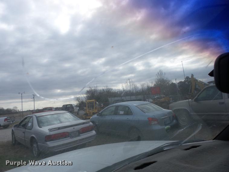 image for item K6309 2000 Dodge Ram 1500 Quad Cab pickup truck