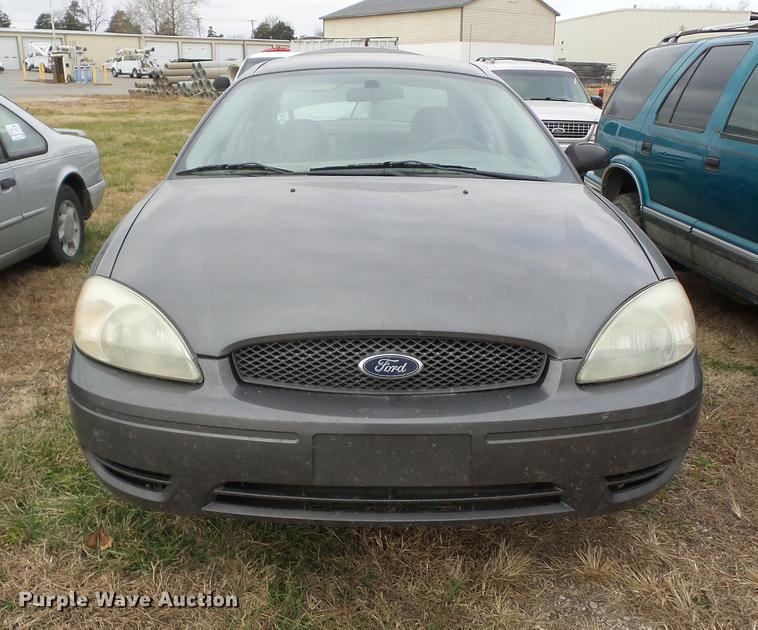 image for item K6313 2005 Ford Taurus